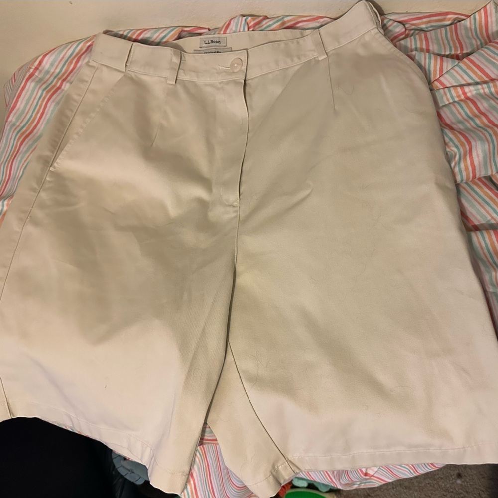 Vintage L.L. Bean shorts size 12 beige color